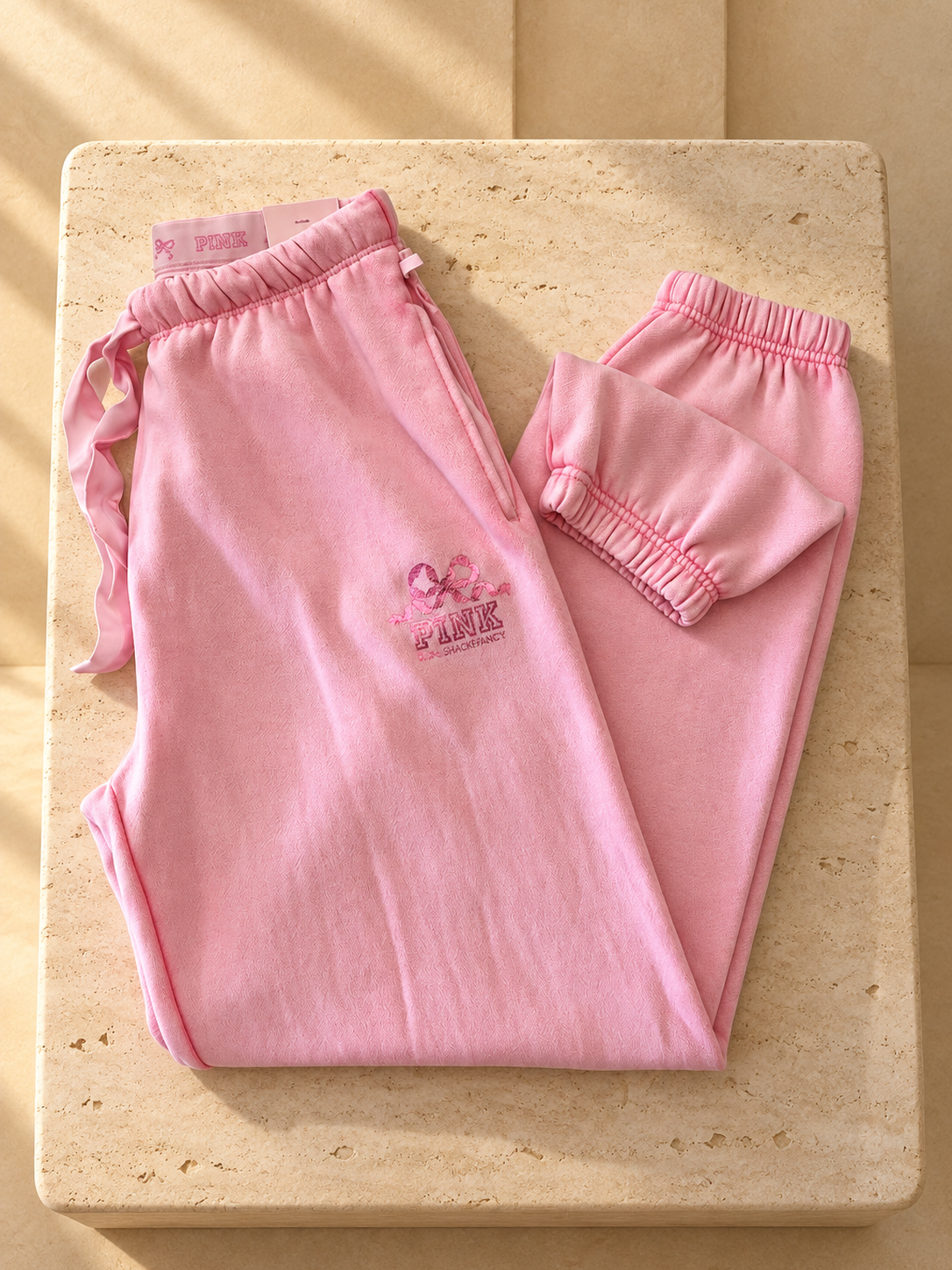 Jogger PINK rosa con estampa, vista frontal