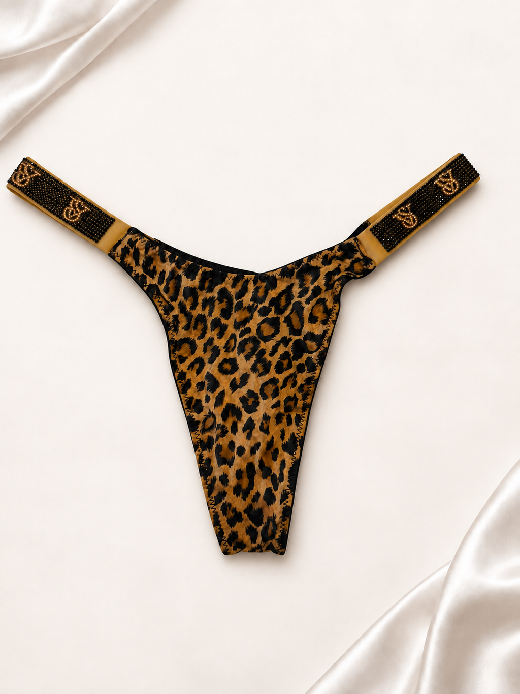 Panti V'S Animal Print con Tiras Logo Brillantes, vista frontal sobre fondo marfil