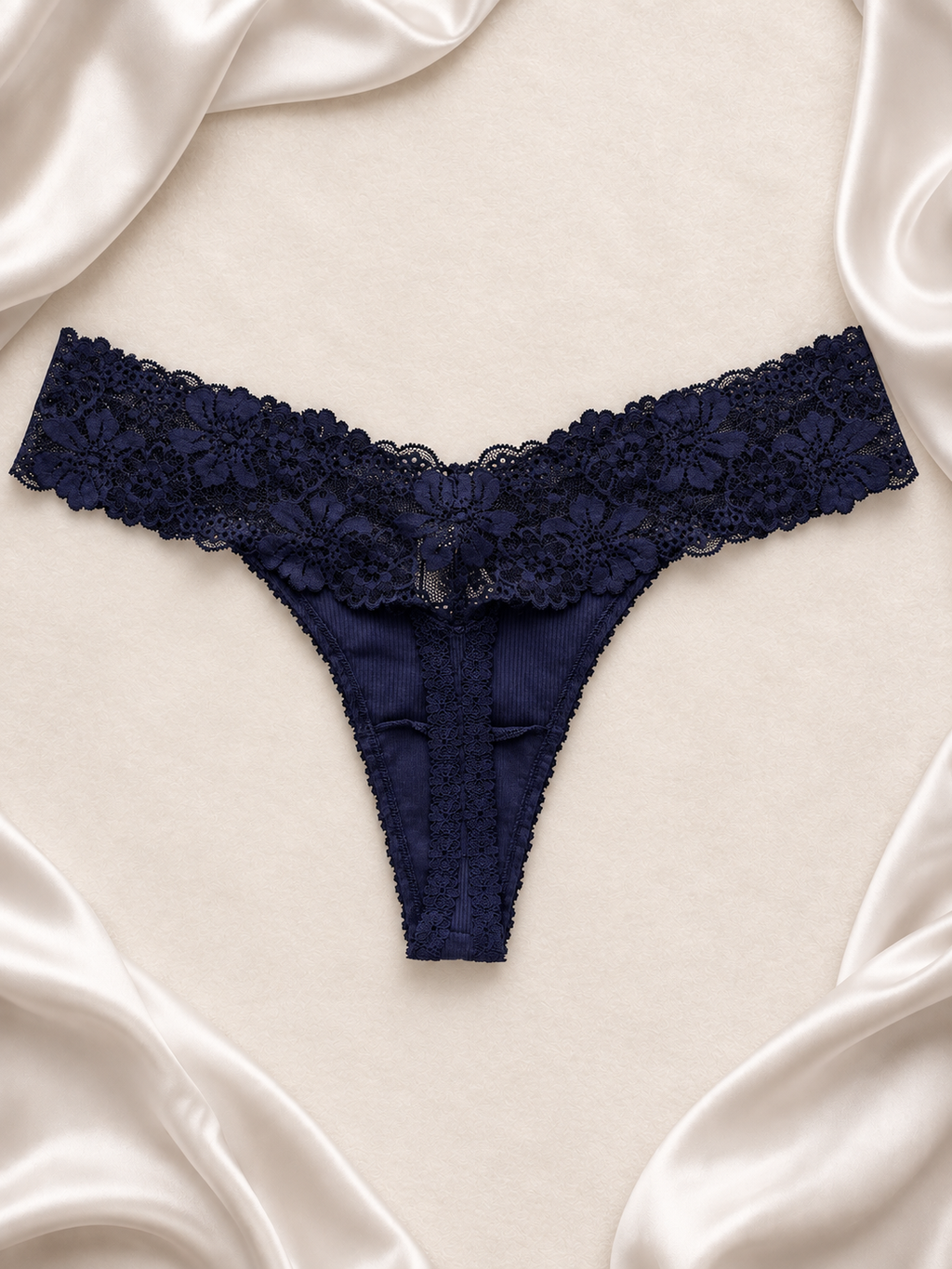 Panti V'S de encaje azul marino, vista trasera