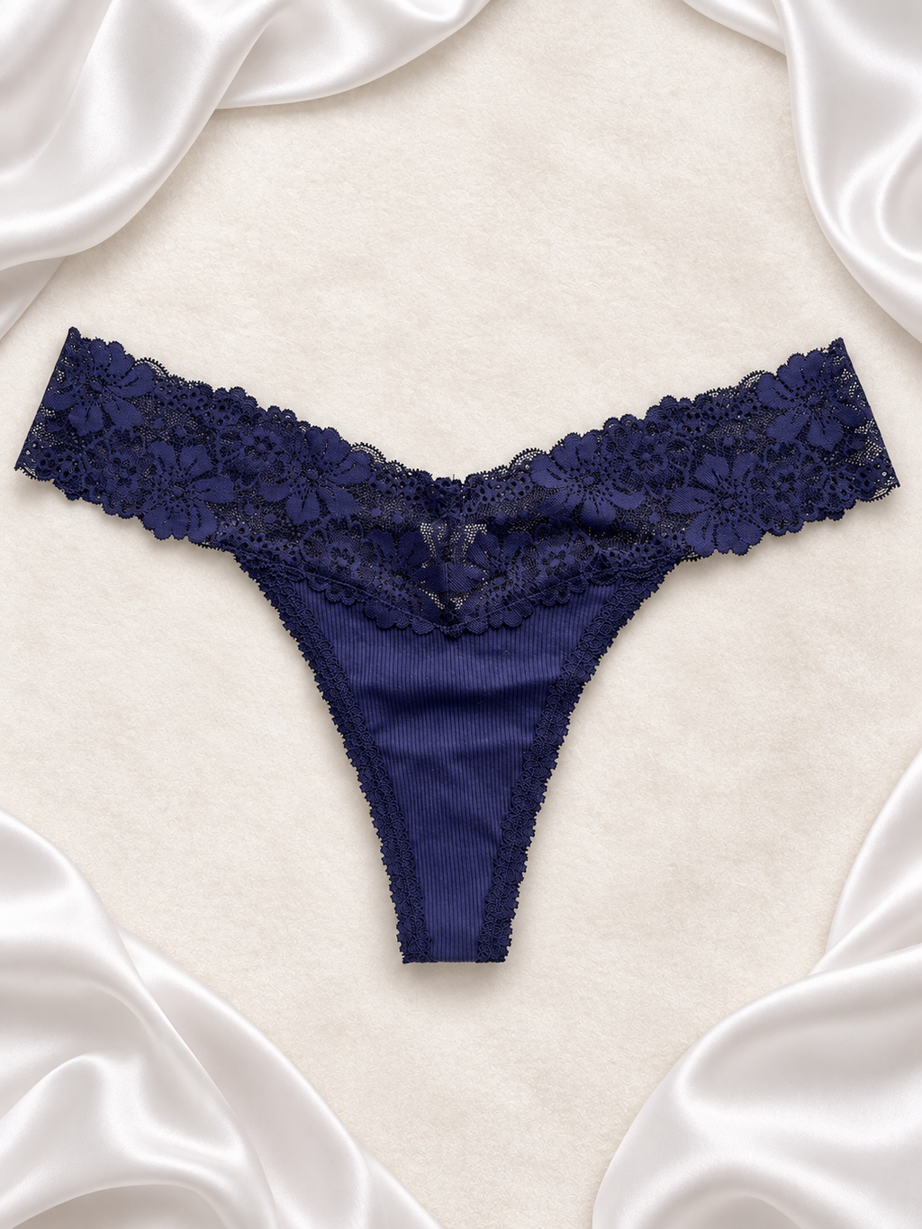 Panti V'S de encaje azul marino, vista frontal