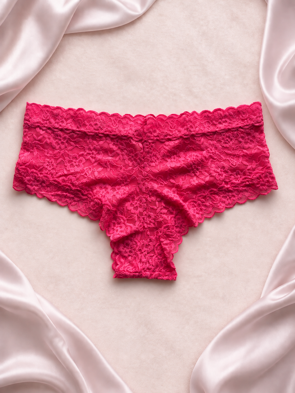 Panti de encaje floral fucsia, vista posterior