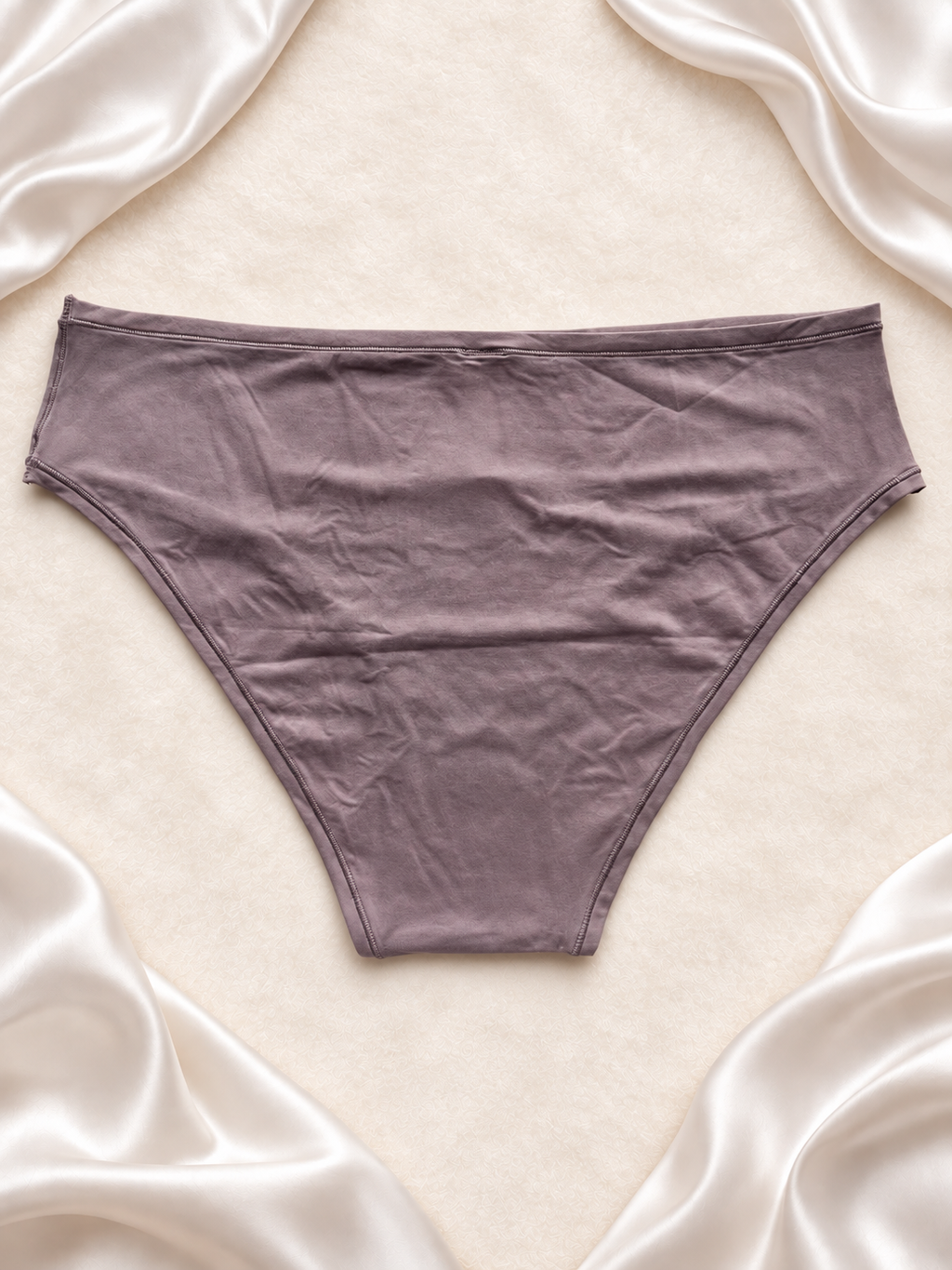 Panti gris clásico, vista posterior