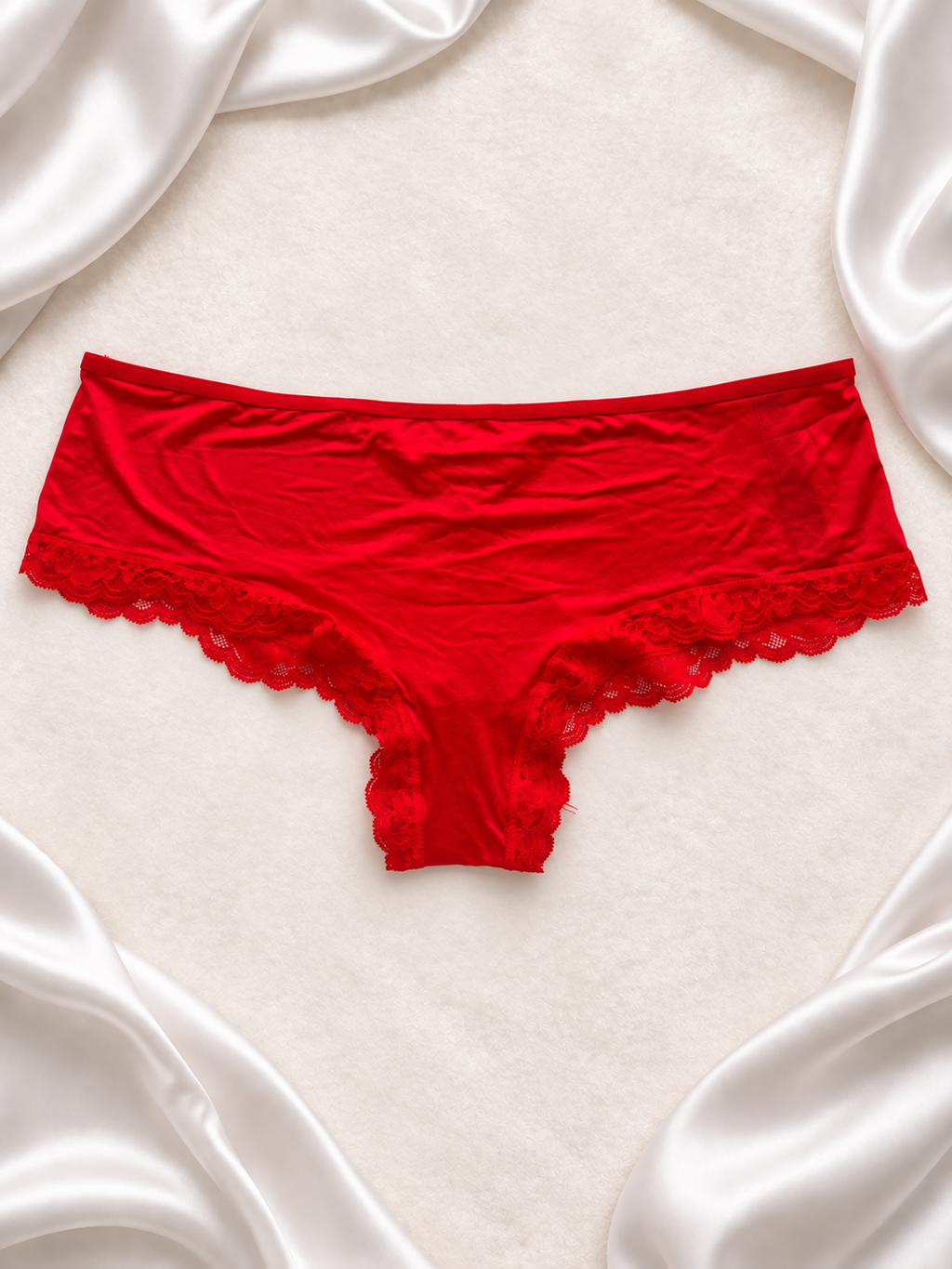 Panti rojo de encaje, vista posterior