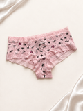 Panti V'S Rosa con Estampado Mini y Encaje, vista frontal sobre fondo marfil