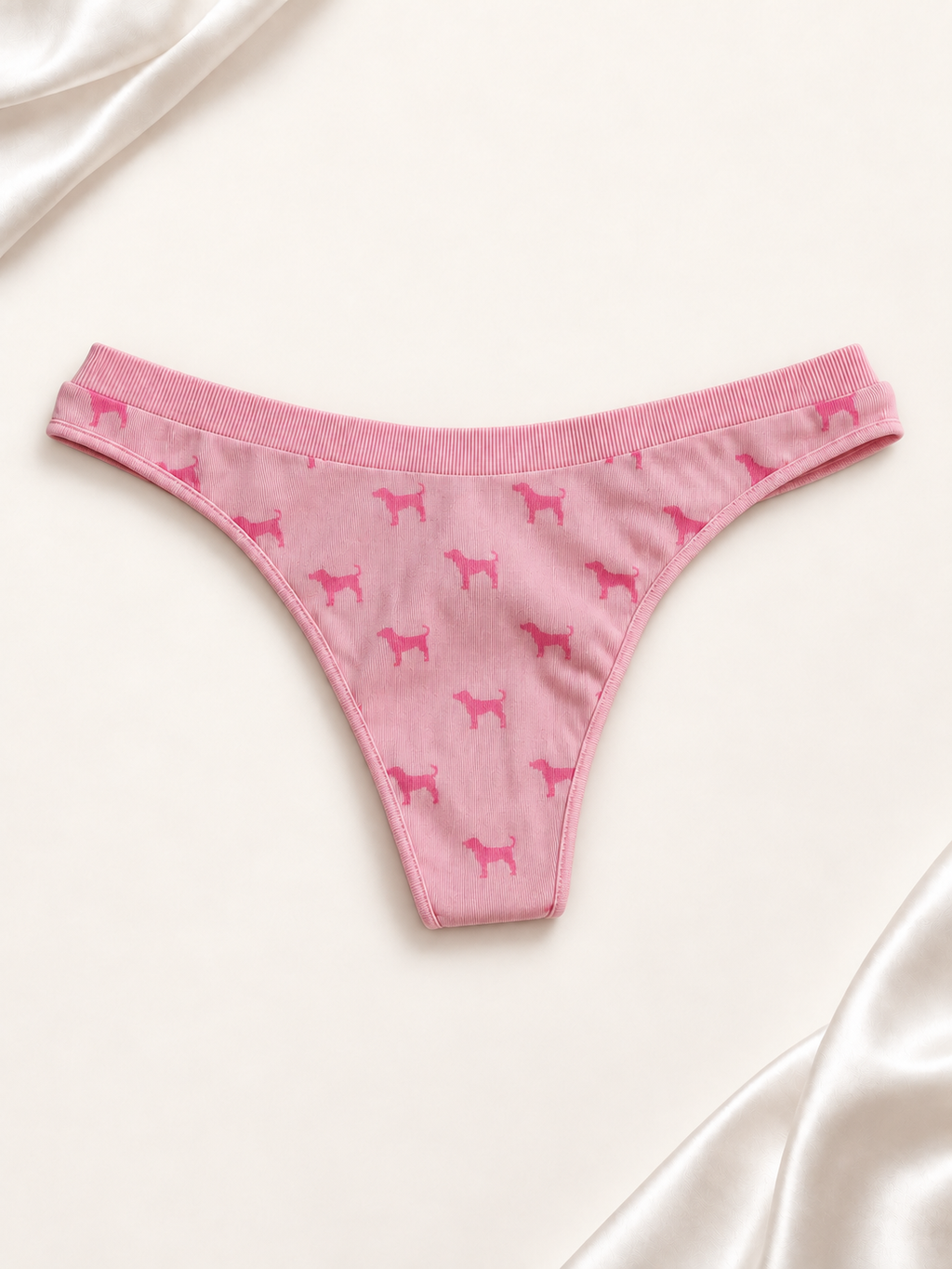 Panti V'S Rosa con Estampado Signature PINK, vista frontal sobre fondo marfil