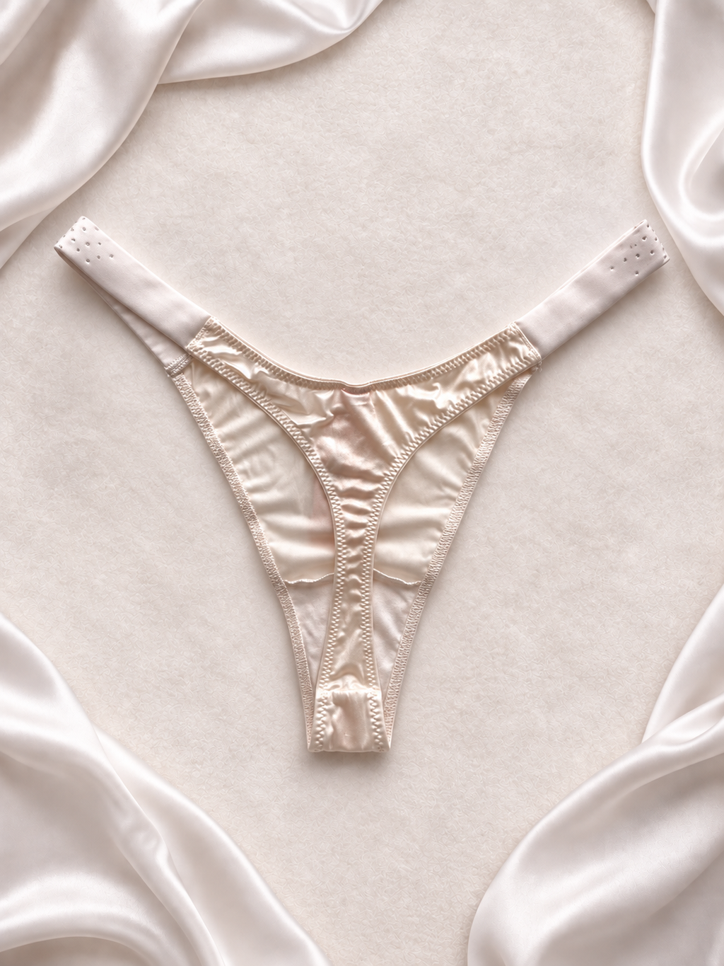 Panti V'S Satinado con Tiras de Strass Blanco, vista posterior
