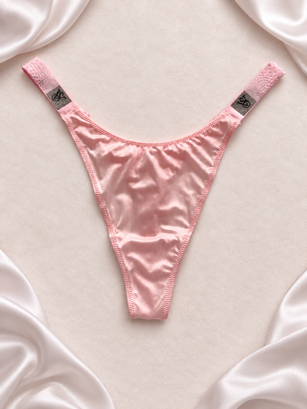 Panti V'S Satinado con Tiras de Strass Rosa, vista frontal