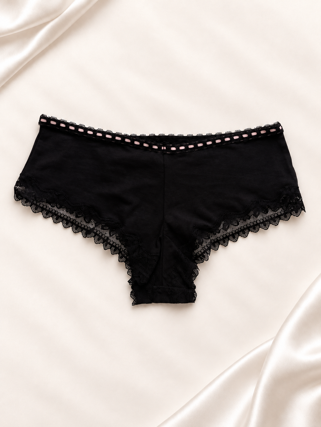 Panti V'S negro de corte short con encaje, dorso