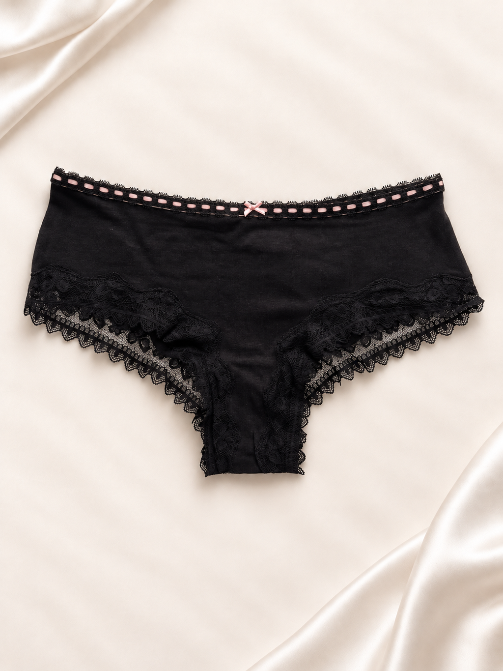 Panti V'S negro de corte short con encaje, frente