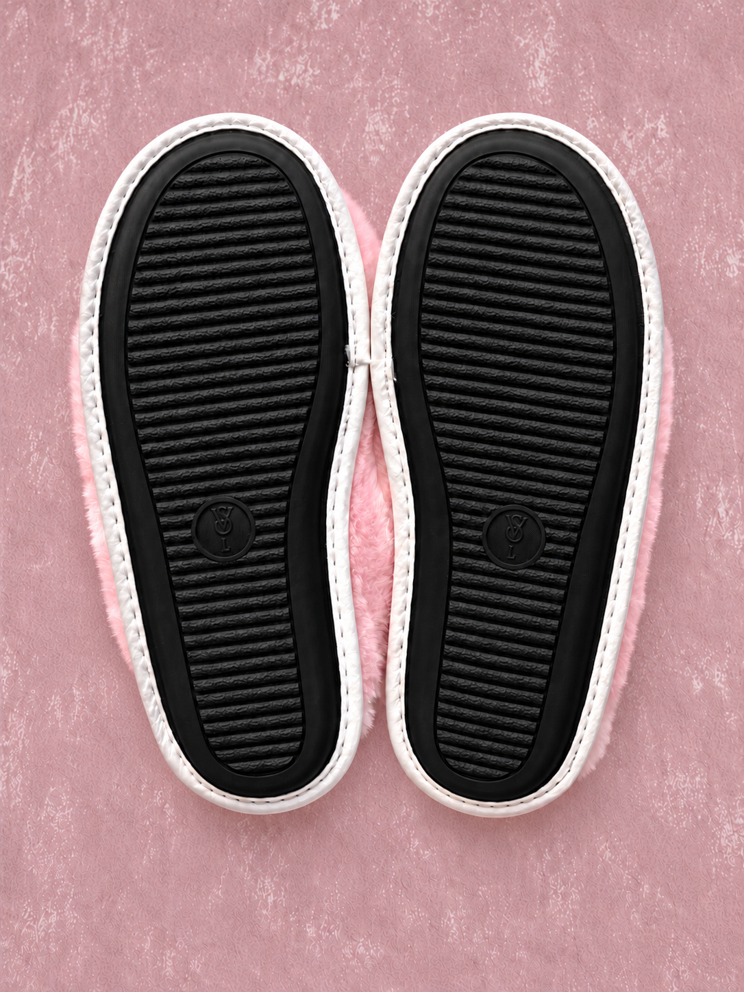 Pantuflas V'S rosa y blanco con interior de peluche - suela