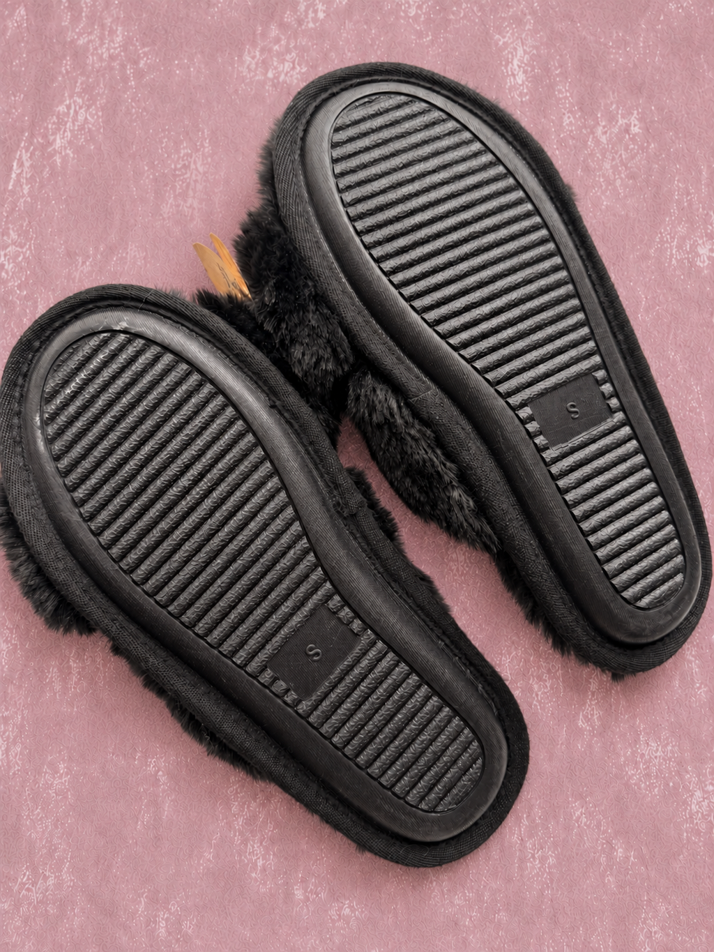 Pantuflas V'S de Piel Sintética Negra Cruzadas — vista 2