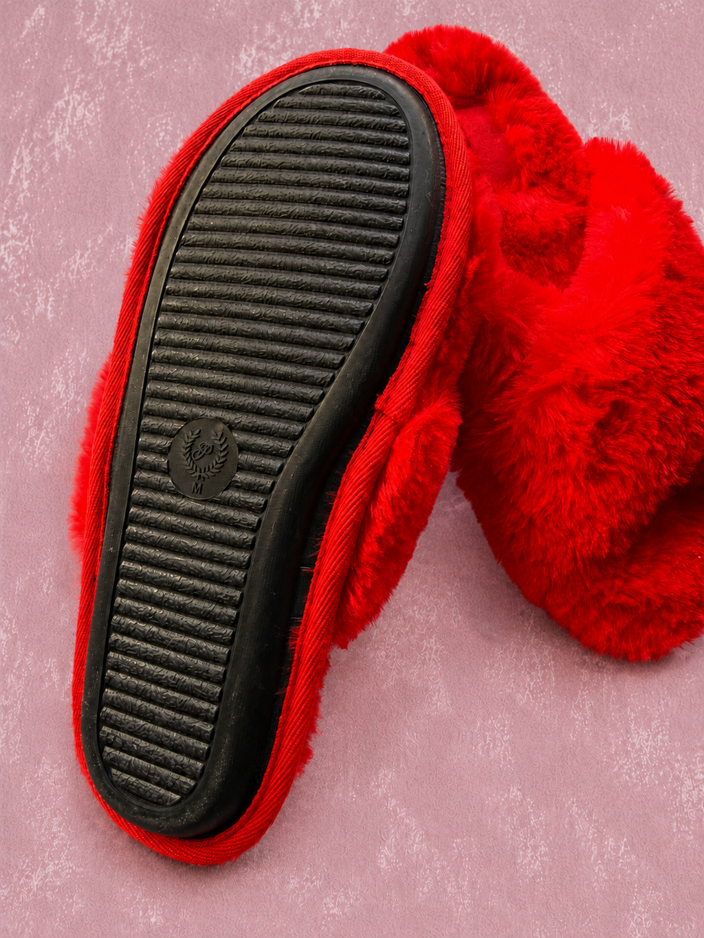 Pantuflas Plush Cruzadas Rojas Ultra Suaves — vista 2