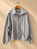 Buzo PINK Gris con Cierre y Estampa 86, frente