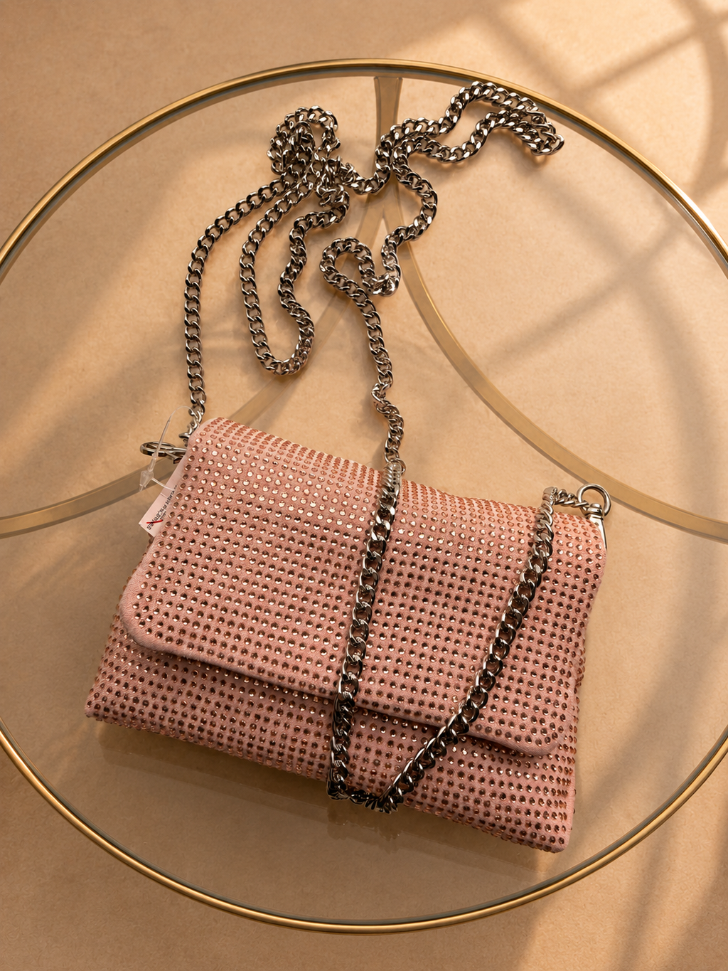 Cartera V'S de Fiesta Rosa con Brillos y Cadena Metálica