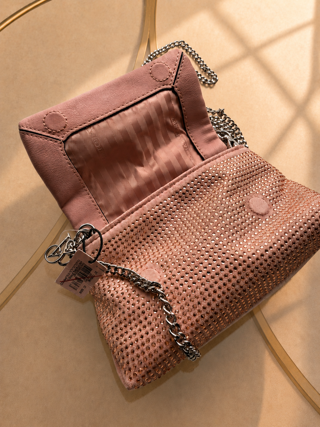 Cartera V'S de Fiesta Rosa con Brillos y Cadena Metálica