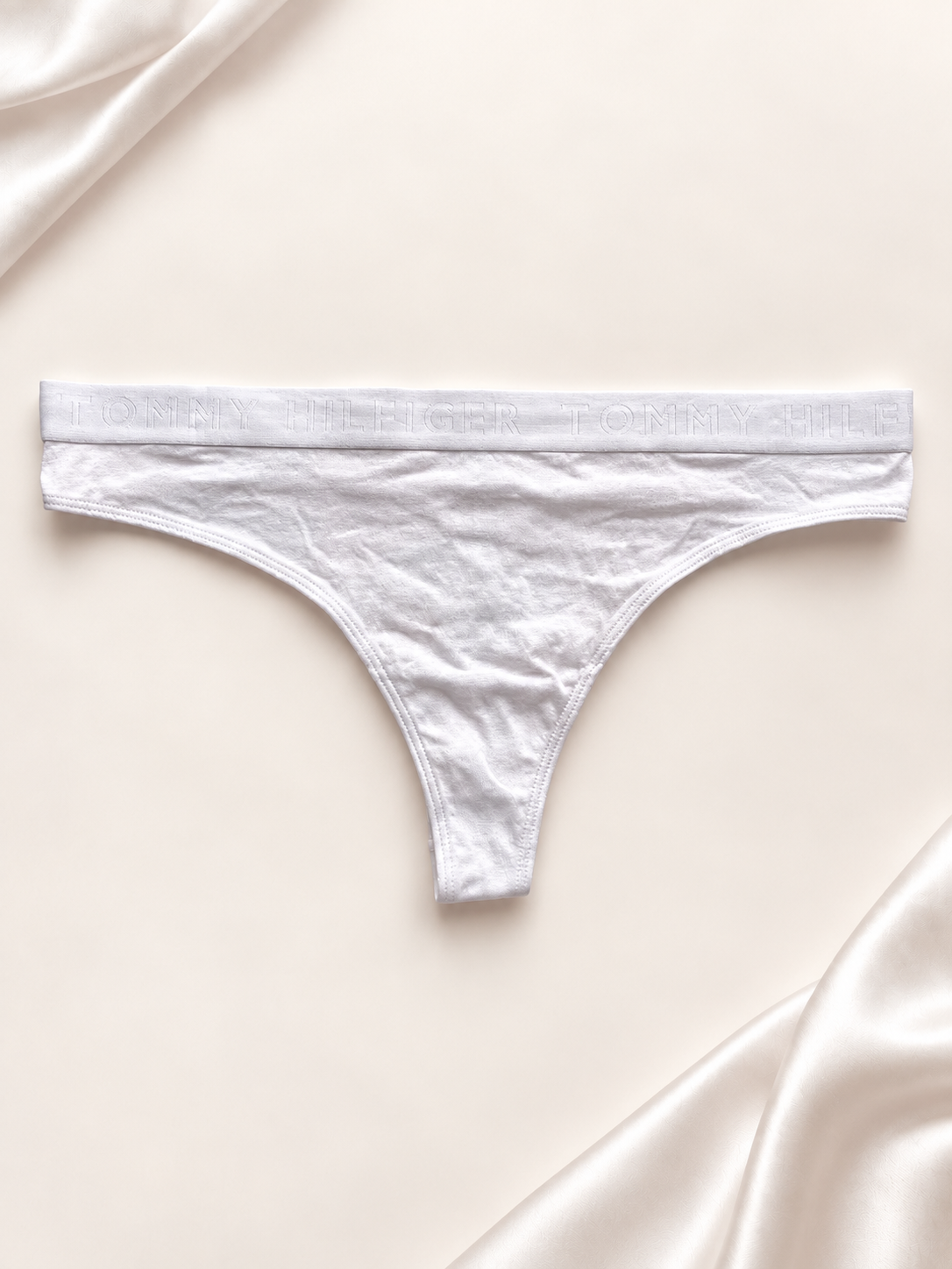 Panti blanco con cintura grabada, vista frente
