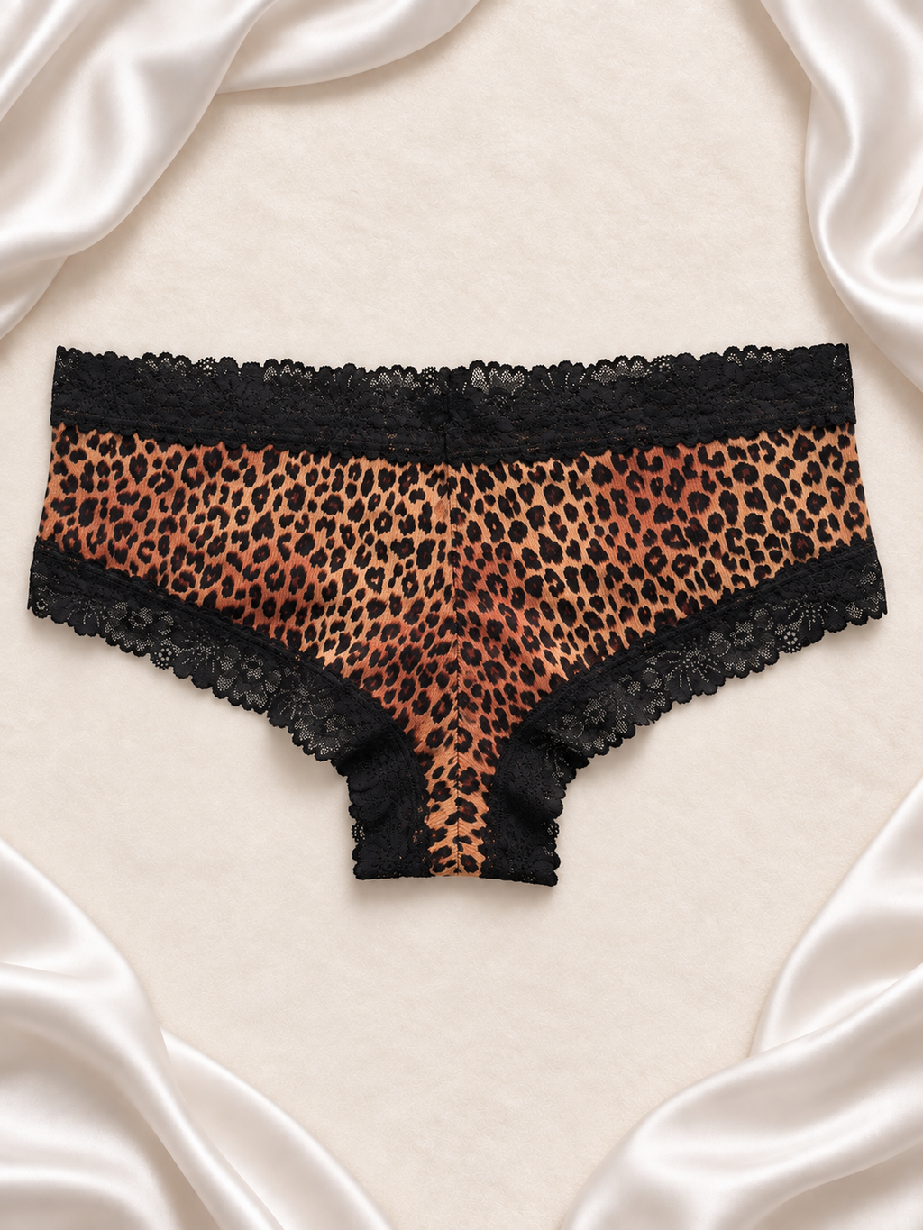 Panti animal print con encaje negro, vista dos
