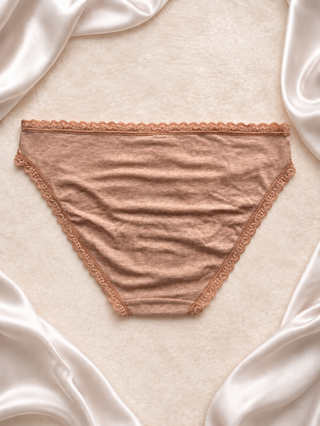 Panti beige de algodón con encaje, dorso