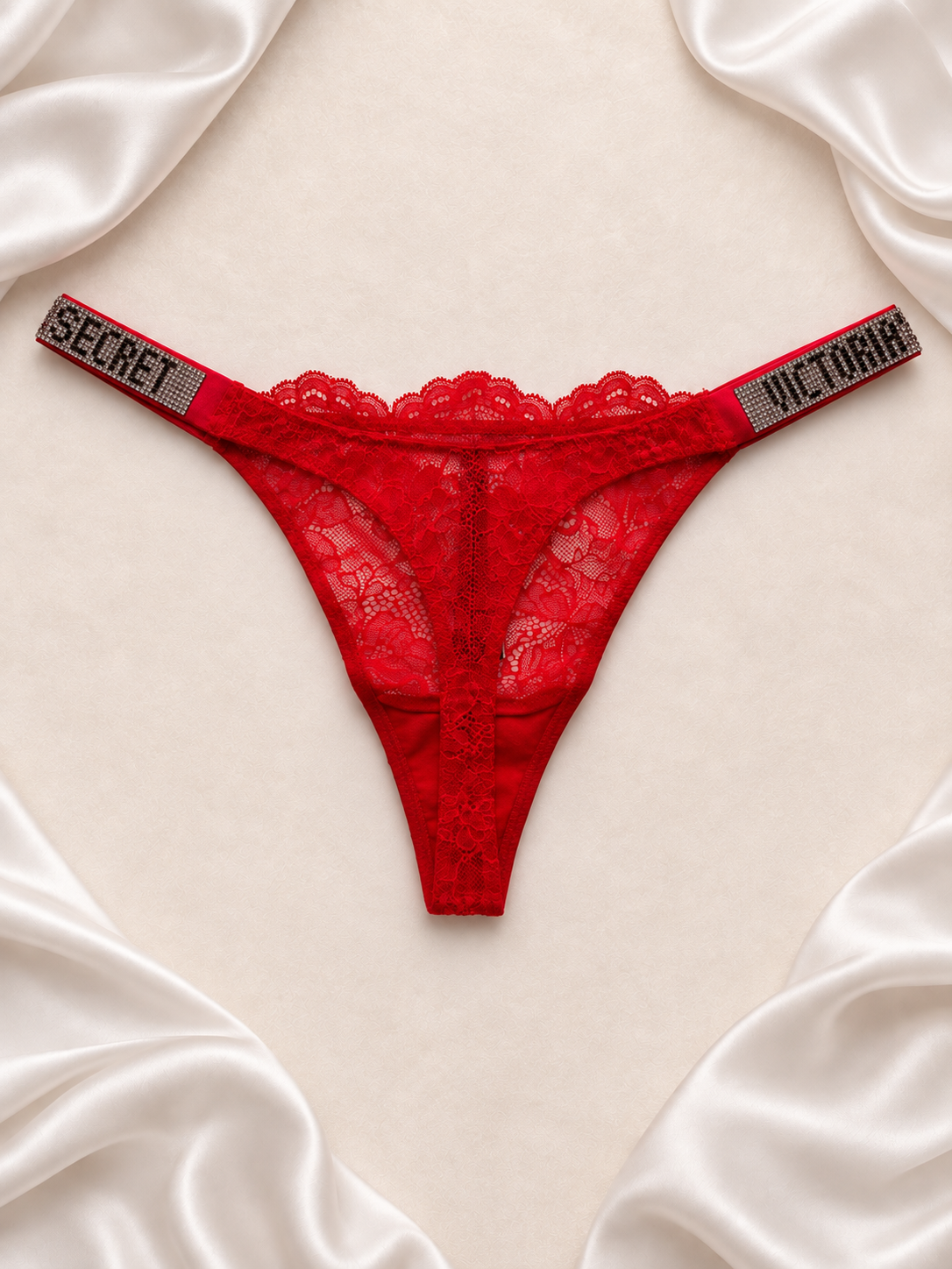 Panti V'S de encaje rojo con tiras de strass, dorso