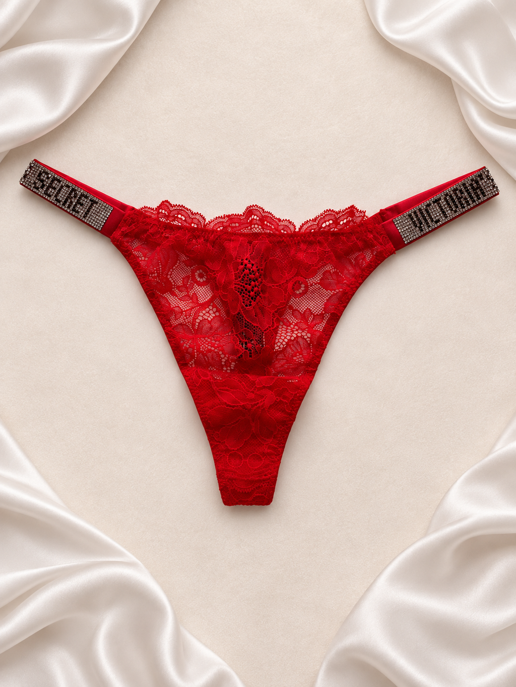 Panti V'S de encaje rojo con tiras de strass, frente