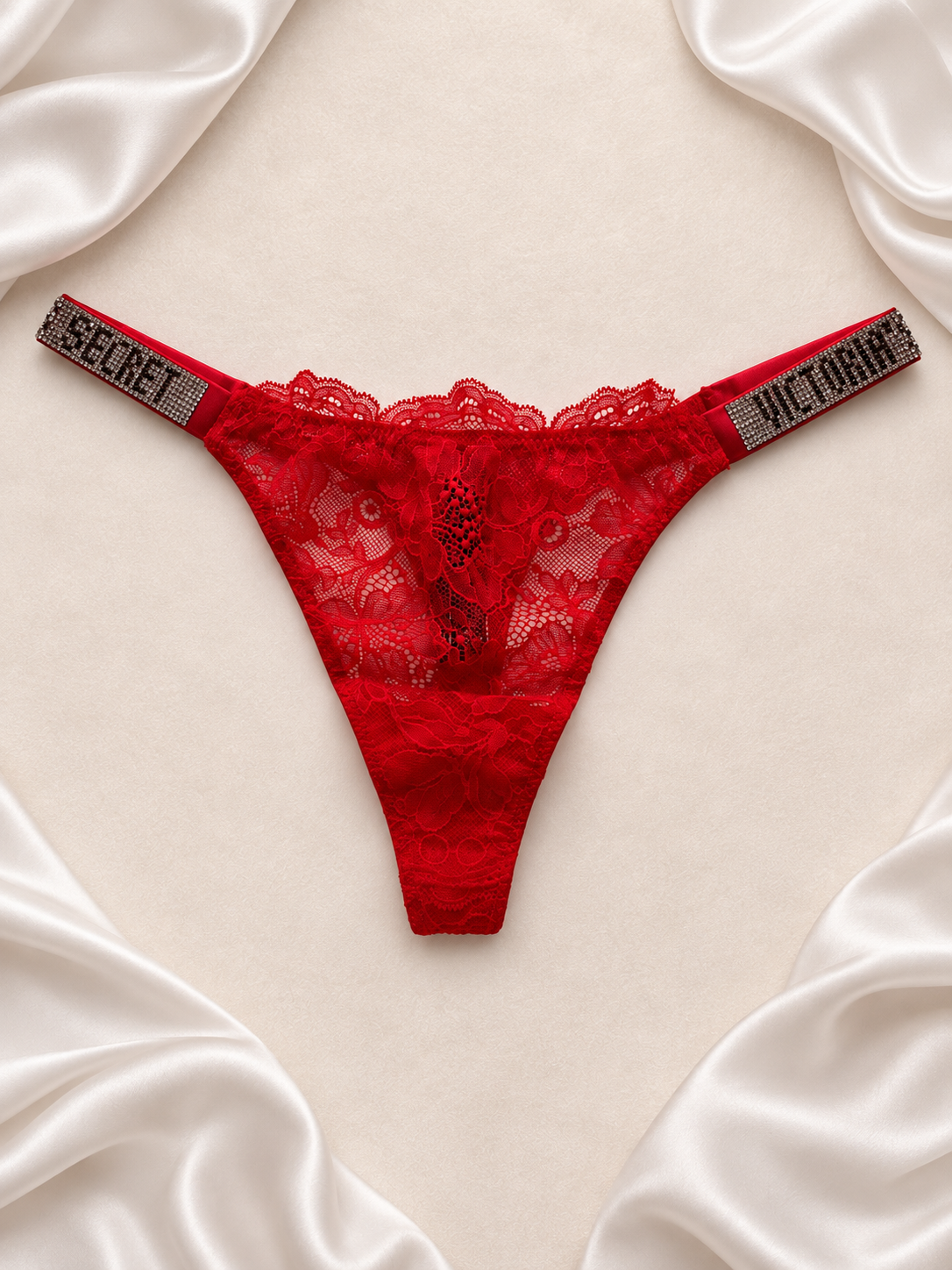 Panti V'S de encaje rojo con tiras de strass, frente
