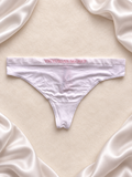 Panti Victoria's Secret blanco con cintura rosa, frente