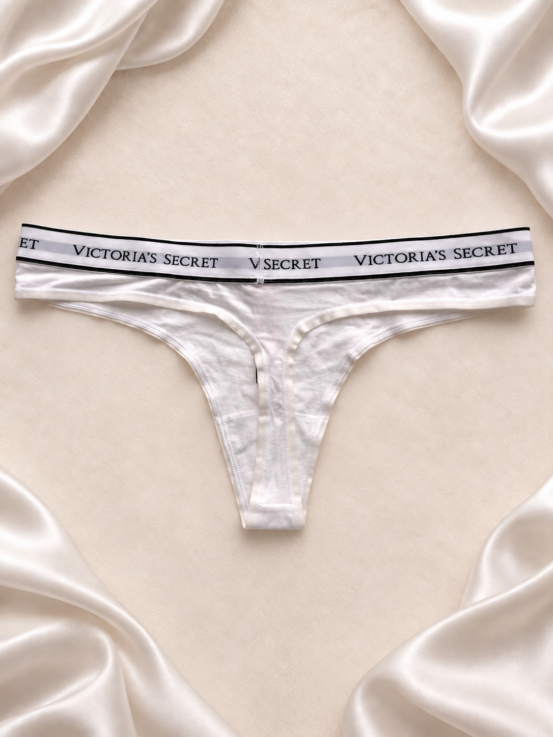 Panti Victoria's Secret blanco con cintura logomanía, vista dos