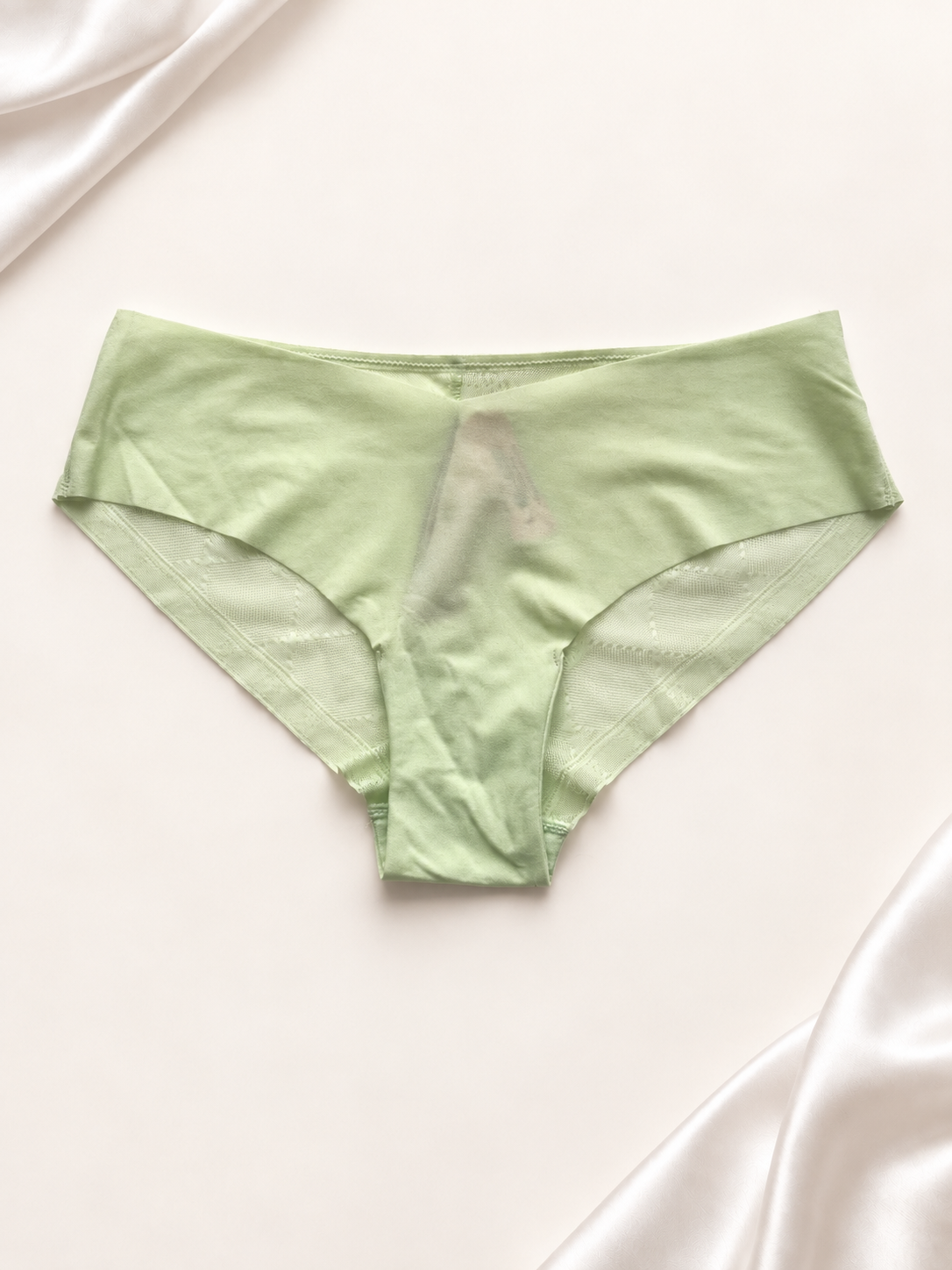Panti verde claro de corte clásico, vista frente
