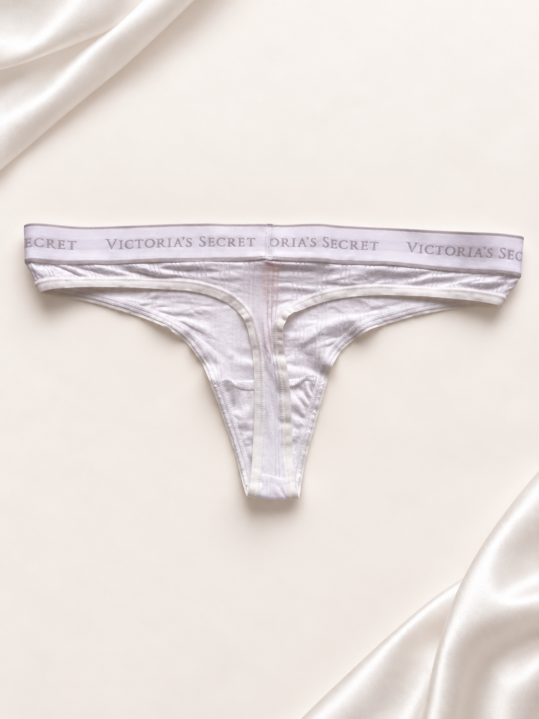 Panti blanco con cintura Victoria's Secret, vista frente