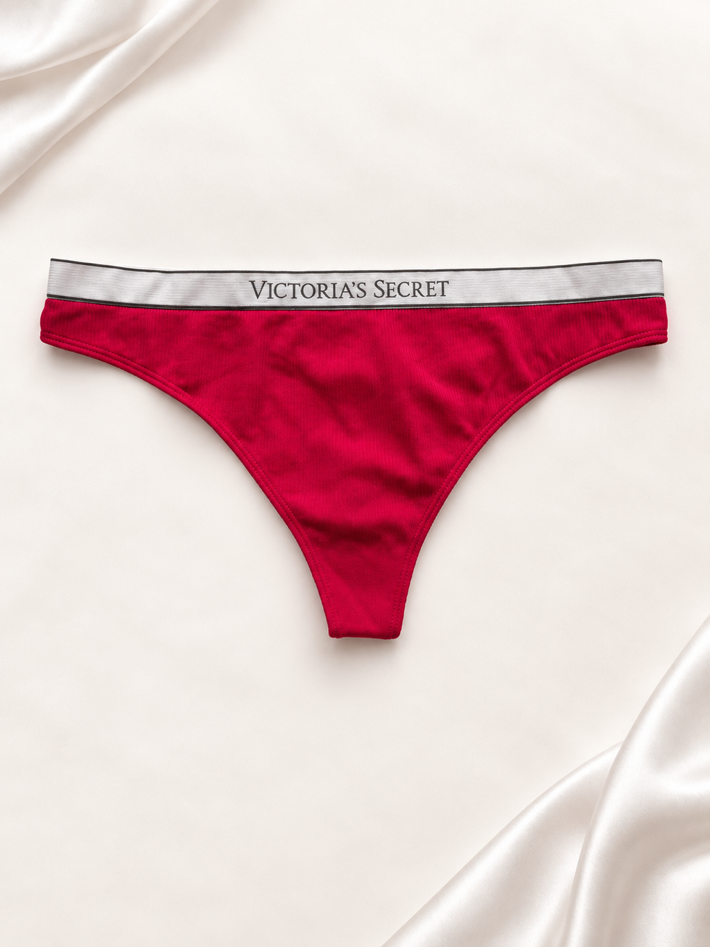 Panti rojo con cintura Victoria's Secret, vista frente